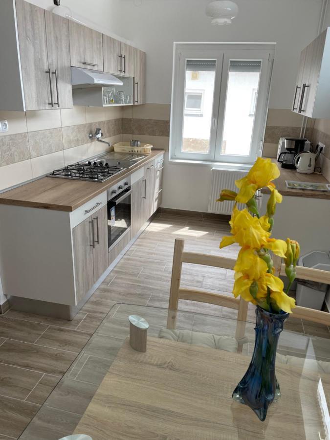 Pingvin Cukrászda Apartman Balatonmáriafürdő Exterior foto