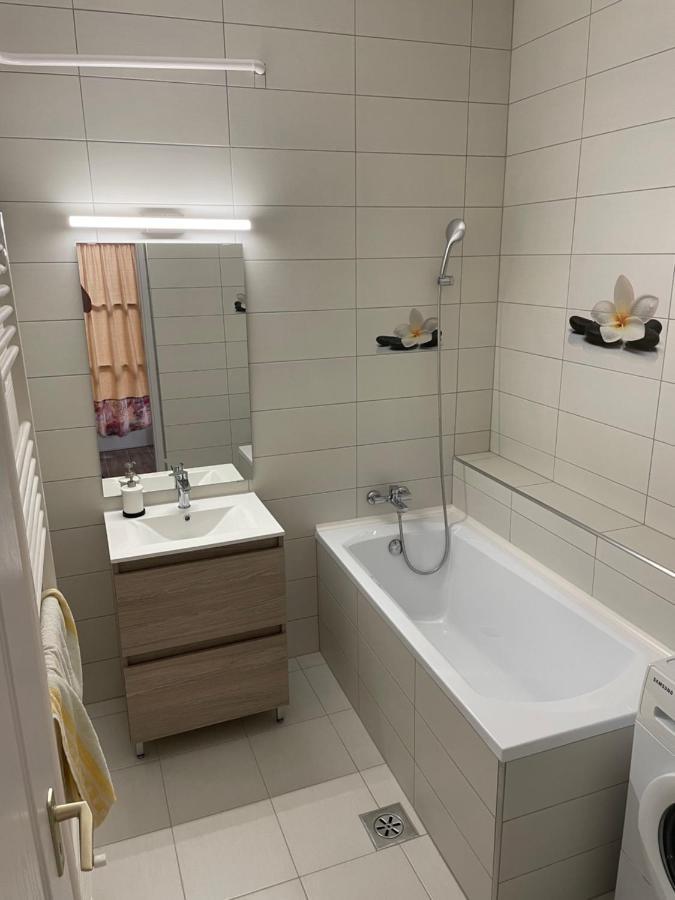 Pingvin Cukrászda Apartman Balatonmáriafürdő Exterior foto